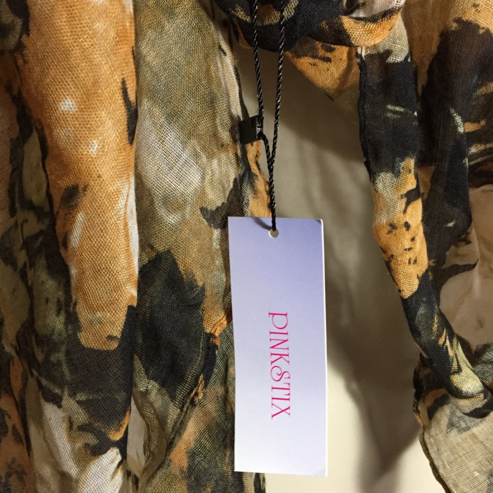Patterned Decorative Scarf NWT - Picture 3 of 4